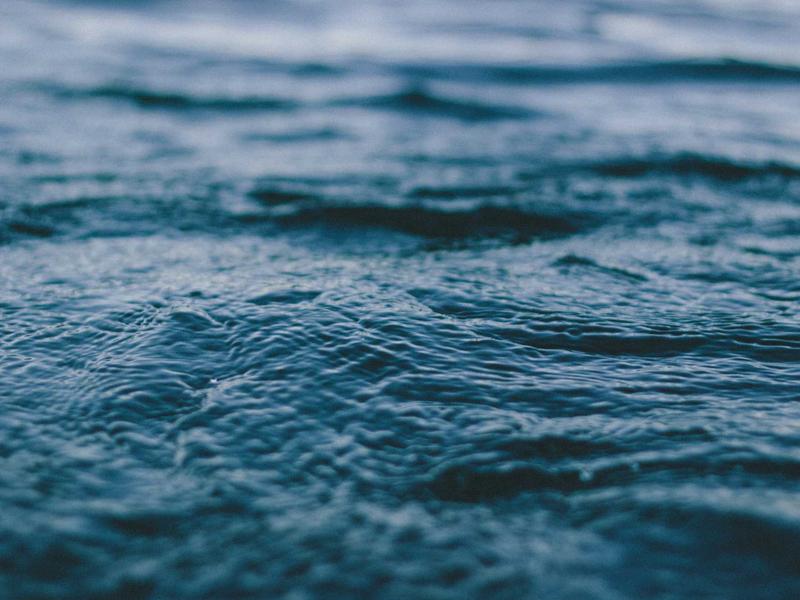 锈蚀的王座<br>yxepqio.cn 旧时代文明碑